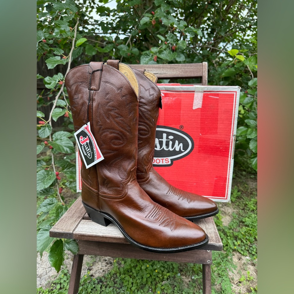 Vintage new with tags Jusin Boots.
Size 12D